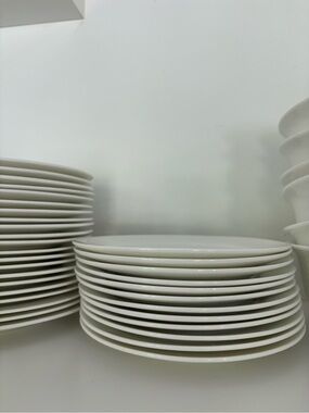 12 Mikasa Our table sawyer Classic White dessert / bread plates
